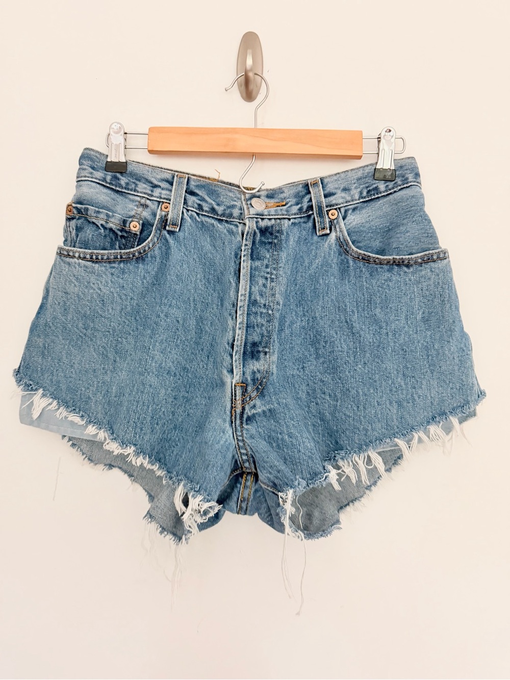 Levi’s 501 High-Waist Light Blue Denim Cutoff Shorts w Button Fly Sz 28 Raw Hem